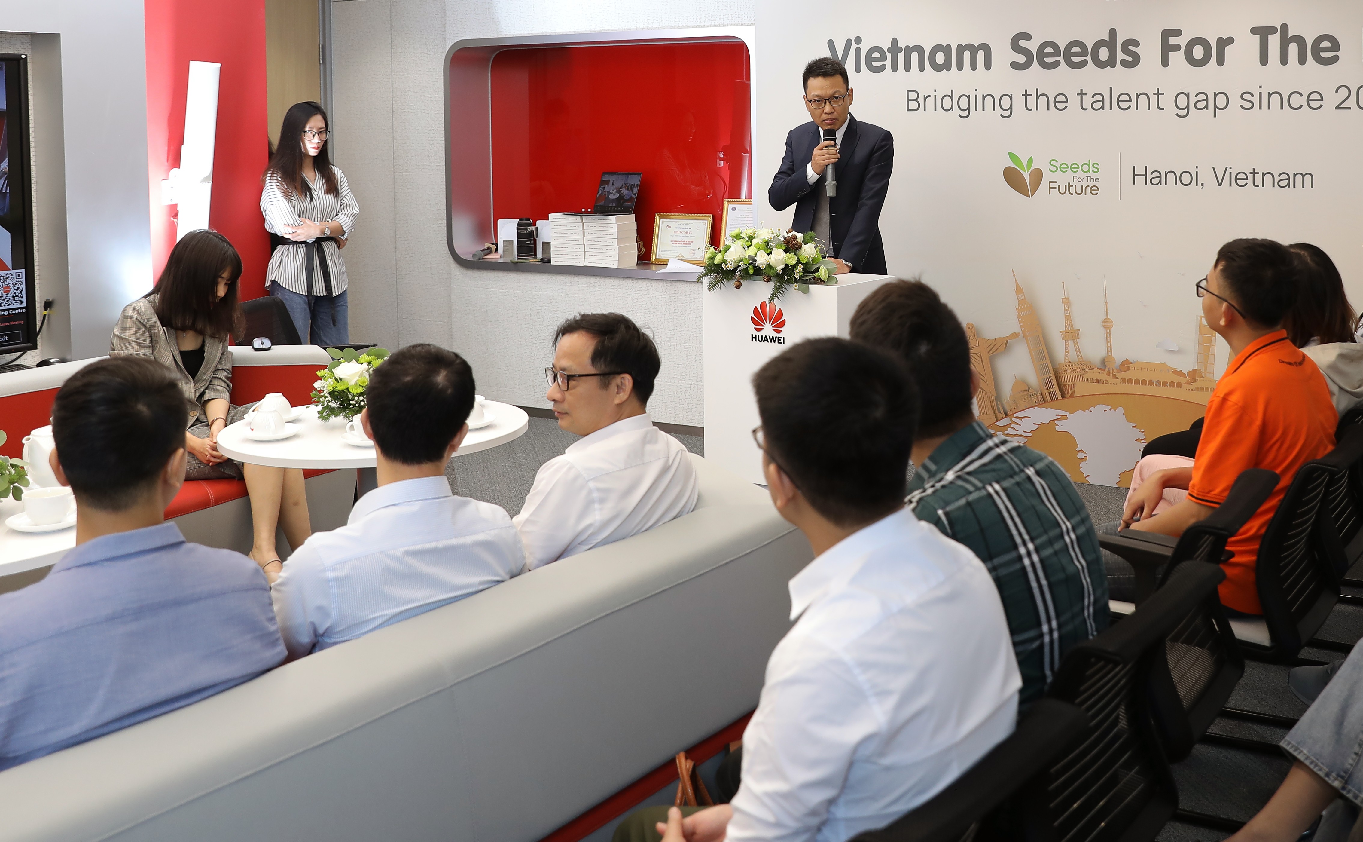 Sinh viên Việt Nam tham gia Chương trình đào tạo 